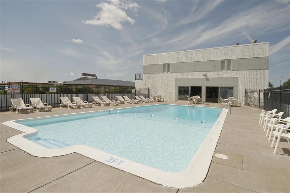 Fort Hays Inn Kültér fotó